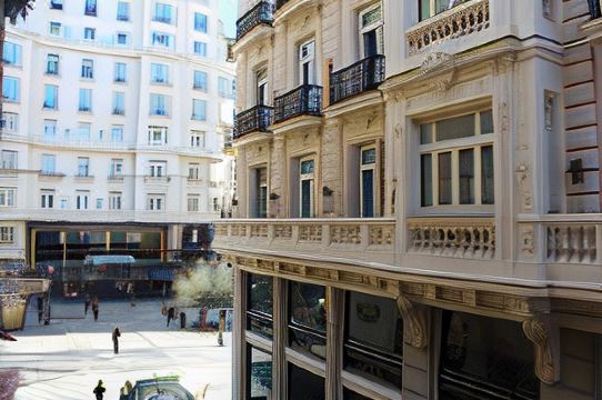 엘 호스탈 근처 지하철역