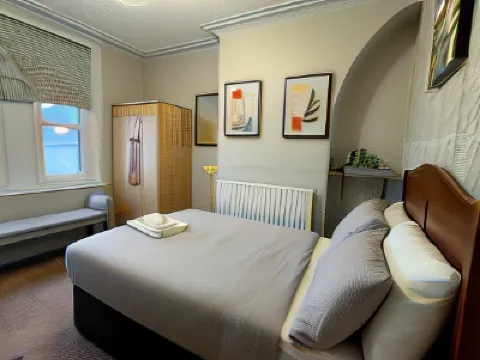 諾米客房和餐廳 住宿飯店