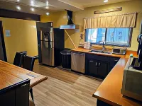 Moderne Hostel - Parkplatz