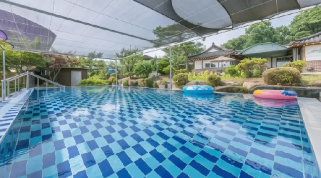 Ganghwa Gichayeohaeng Pension Отели рядом с достопримечательностью «Музей истории Канхва»