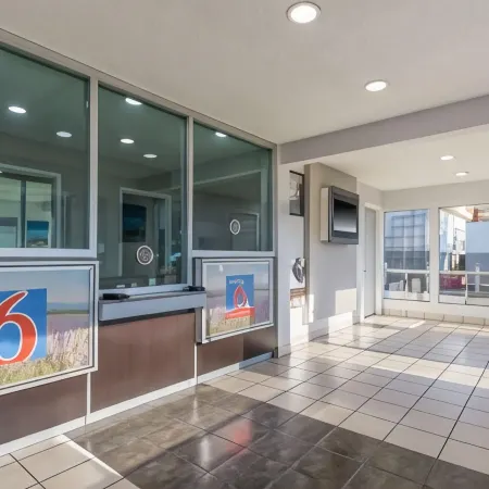 Motel 6 Hayward, CA- Silicon Valley Gateway