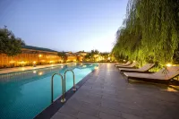 The Orchard Retreat & Spa - Pools