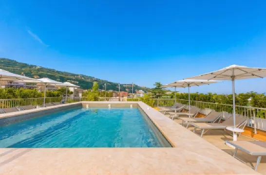 蘇倫多米開朗基羅飯店 義大利區（Corso Italia）附近的飯店