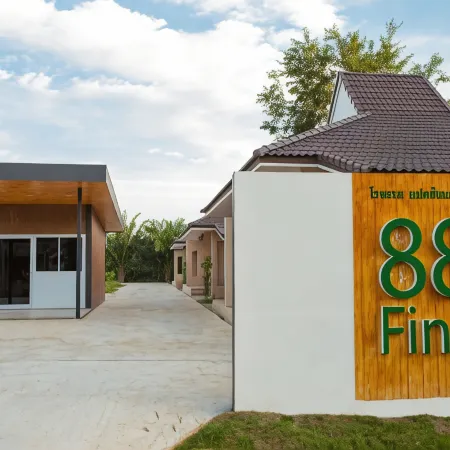 88 Fine Hotel @ Suratthani Airport