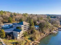 Cozy waterfront condo/ boat dock.  Awesome sunsets! Hôtels à : 
