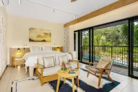 Ocean's Creek Beach Hotel - balcón