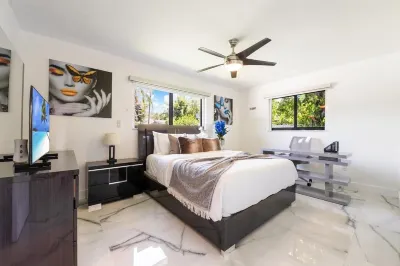 The Palms/Big Pool/Pool Table/Foosball Отели рядом с достопримечательностью «Парк Бель Эр»