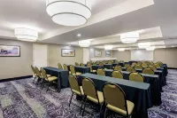 La Quinta Inn & Suites by Wyndham Oakland - Hayward Hotels in Hayward
