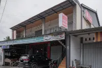 RedDoorz Syariah Near Minangkabau International Airport