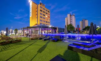 Hotel Aura Design & Garden Pool