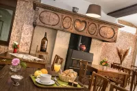 Logis Hotel Restaurant du Commerce Hotels in Les Vignes