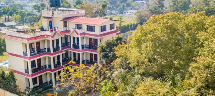 Chitwan Park Village โรงแรมในซอราฮา