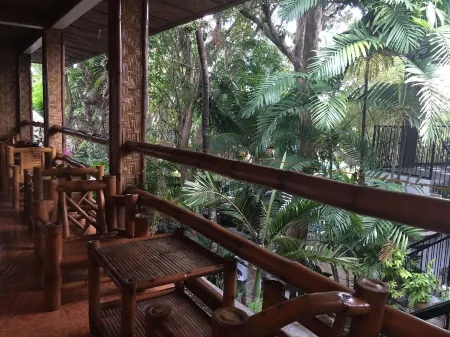 Love's Beach and Dive Resort