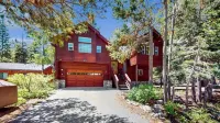 Tahoma Gem: Family fun! Walk to Lake, Steam Shower, Jacuzzi Hotels near Tahoe Pines HOA Pier and Beach