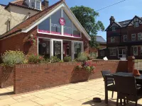 The Royal Hotel Hotels near Poplars Caravan & Chalet Park