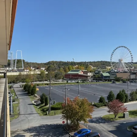 Mountain Vista Inn & Suites - Near the Island InPigeon Forge