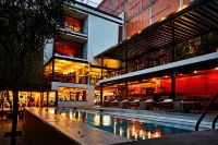 โรงแรม Carlota - ที่มีสระว่ายน้ำ