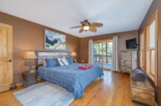 Entire Cabin in Lost River w/ fire pit + pet friendly!