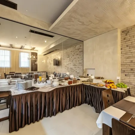 Grand Royale Apartment Complex & Spa