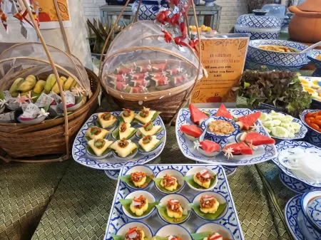 Baanrak Amphawa Homestay Отели рядом с достопримечательностью «Wat Bang Khae Noi»