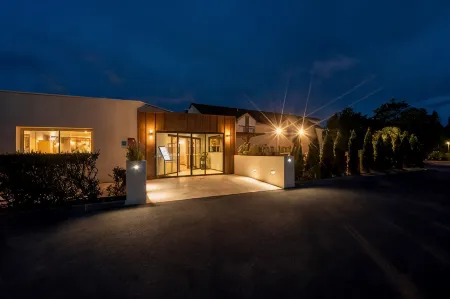 Sure Hotel by Best Western Caen Memorial Отели рядом с достопримечательностью «E2se»