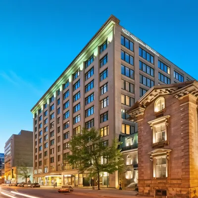 Le Square Phillips Hôtel & Suites モントリオール・イートン・センター周辺のホテル