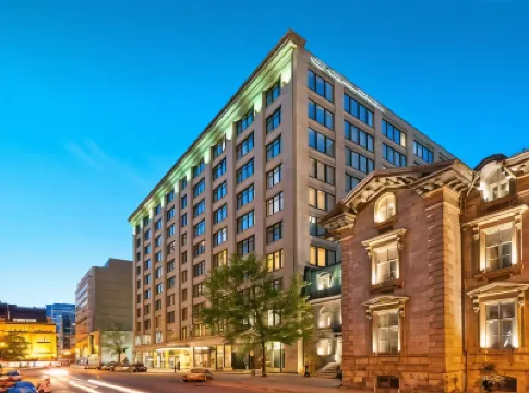 Le Square Phillips Hôtel & Suites Hotels near Peel Metro Station