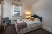 Metropolitan Hotel Hotels in Orange