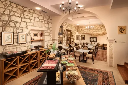 Hotel Angelo d'Oro Отели рядом с достопримечательностью «Campsite Amarin»