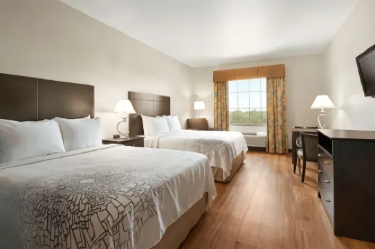 Days Inn & Suites by Wyndham San Antonio Near Frost Bank Ctr