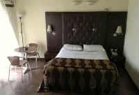Nelrose Hotel - Class King - 수영장