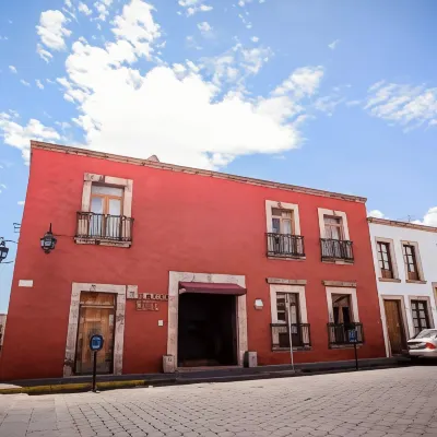Pórtico Hotel & Galería Hotels near Tarascas Fountain