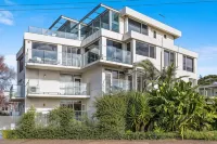 Captains Retreat Apartments and Cottages