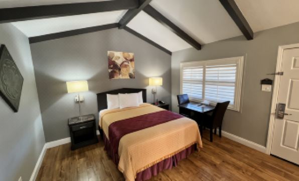 Tri-Valley Inn & Suites