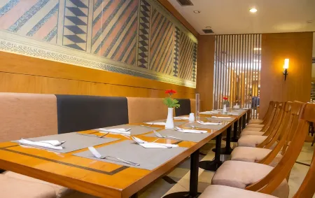 Grand Pasundan Convention Hotel Отели рядом с достопримечательностью «Jalan Pasar Induk Caringin»