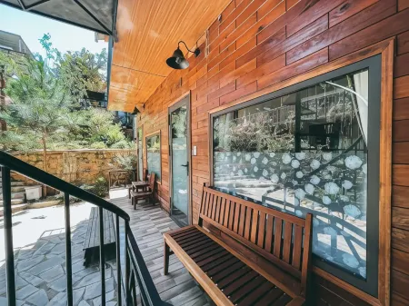 Bazan Home - Hotel & Bungalow Отели в г. P. Hoa Lu