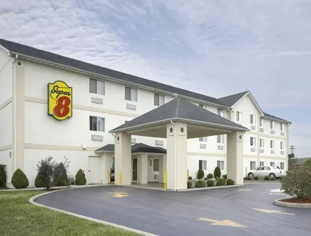 Super 8 by Wyndham Pontoon Beach IL/St. Louis MO Area Отели в г. Понтун Бич