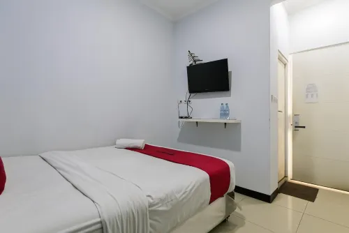 RedDoorz @ Garden Boulevard Citra Raya Tangerang Hotels in Panongan