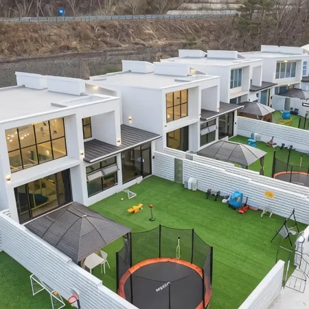 Gyeongju Wawa Kids Pool Villa Отели рядом с достопримечательностью «Храм Голгулса»