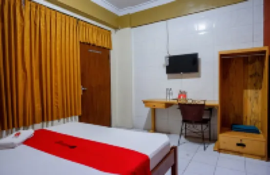 RedDoorz Plus Near Alun Alun Selatan