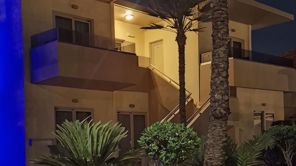 Lola's Hotel