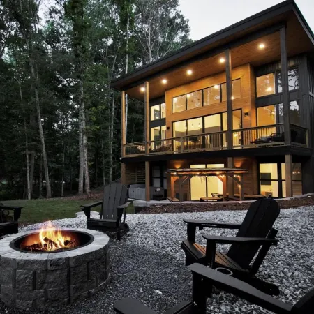 Zoka - A Luxe Modern Cabin Near Clemson w/ Hot Tub - Lake Hartwell