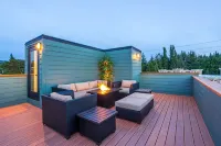 Fairhaven Luxury With Rooftop Deck and Ocean Views