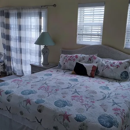 Bermuda Bay Un9 Elevator, View of Beach, Heated Pool and Spa, Nice Interior