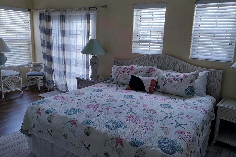 Photo 4 of 6