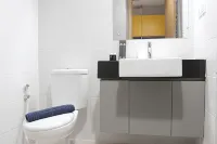 Scenic Studio Apartment at Beverly Dago near ITB By Travelio