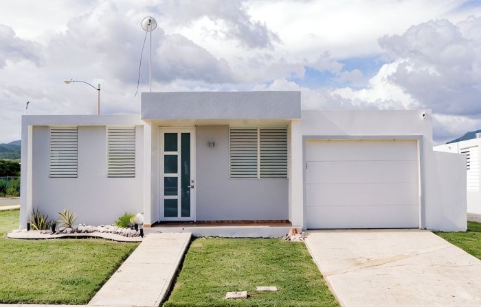 Boho Style with Private Pool, Cozy 3-bedroom house in beautiful Guayama WiFi, AC