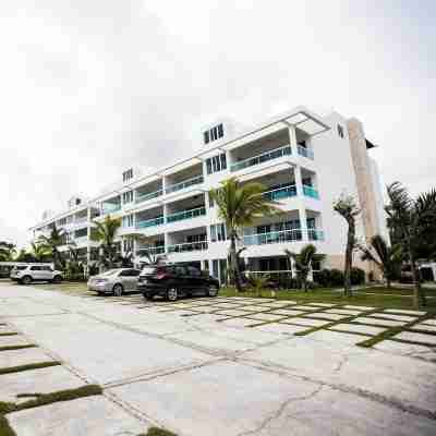 Beautiful 2 bedroom unit, free wifi, pool 3 minutes walk from beach Hotel Exterior