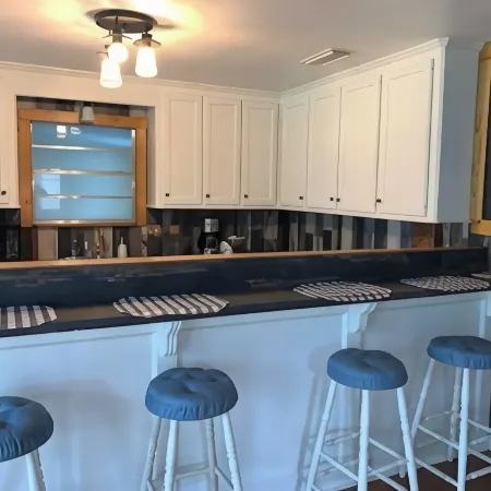 Stay 'n' PlayUpstairs 2 Bedroom Apartment 1/4 mile from Houston County Lake