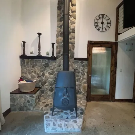 Moon River Cottage • Loft • River Access • Fireplace • Peaceful • Near Sequoia